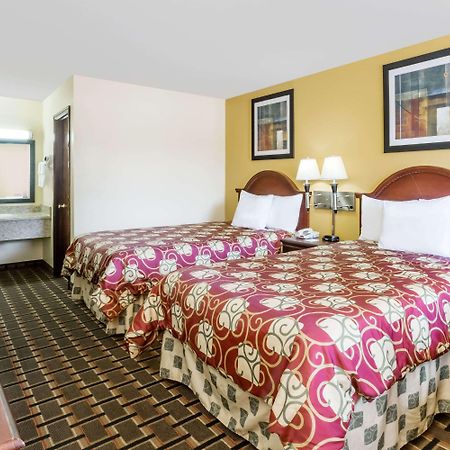 Days Inn Blakely Bagian luar foto