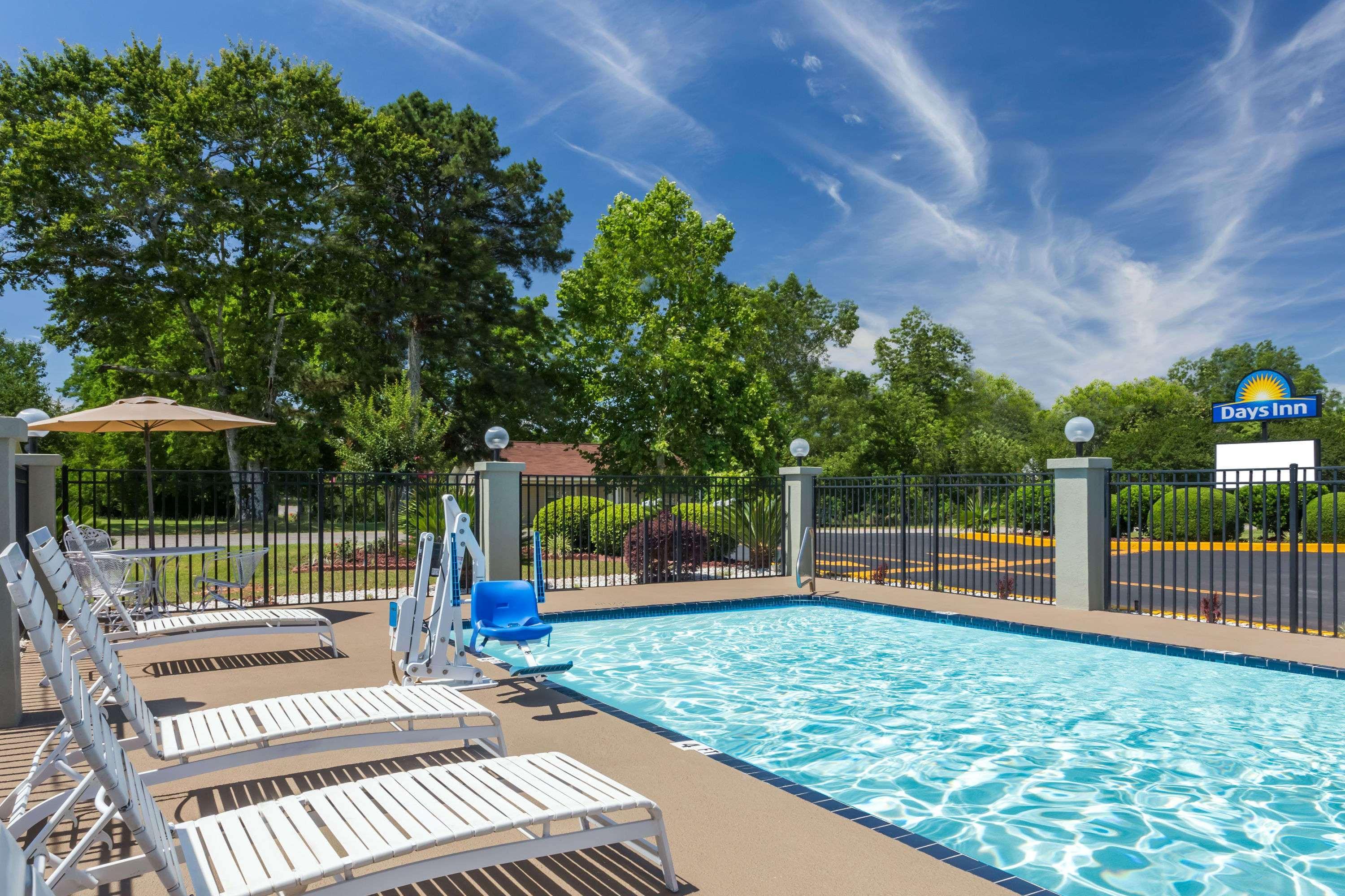 Days Inn Blakely Bagian luar foto