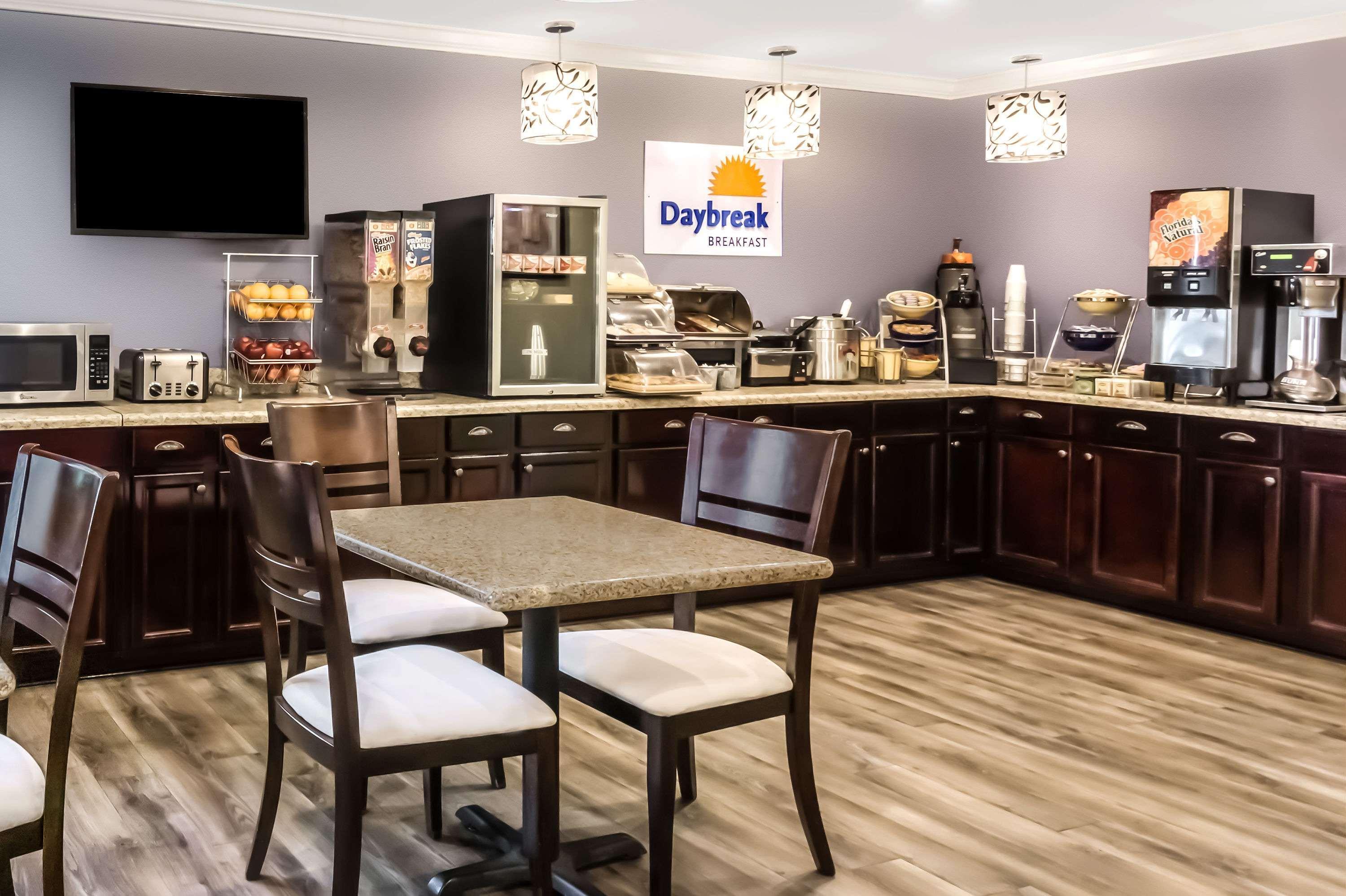 Days Inn Blakely Bagian luar foto